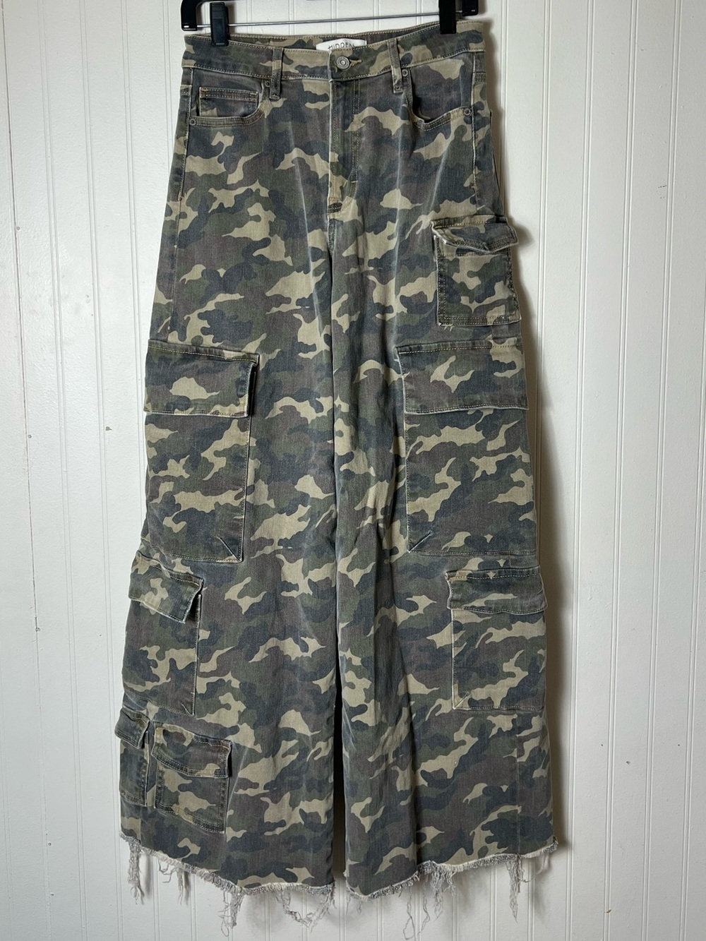 Hidden jeans Nori Camo Wide Leg Cargo Stretch Jean Size 27
